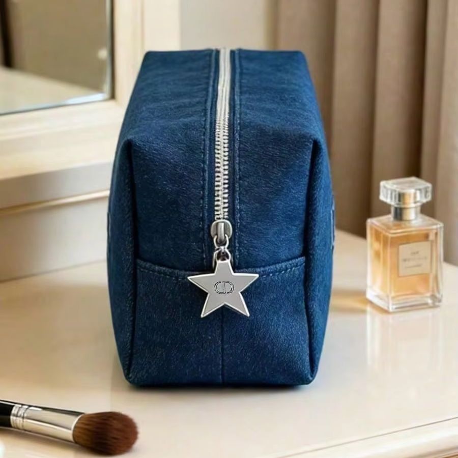 ディオール ダークデニム 刺繍ロゴ コスメティックバッグ 大 - Women Bags Dior のレビューと価格