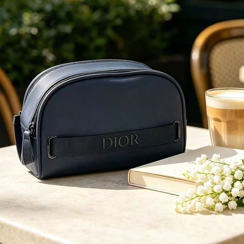 ディオール ネイビーブルー ハーフムーン コスメティックバッ - Women Bags Dior のレビューと価格