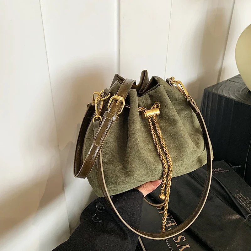 ソフトなフェイクスエード素材のシンプルな通勤用クロスボディバ - Women Bags Zara のレビューと価格